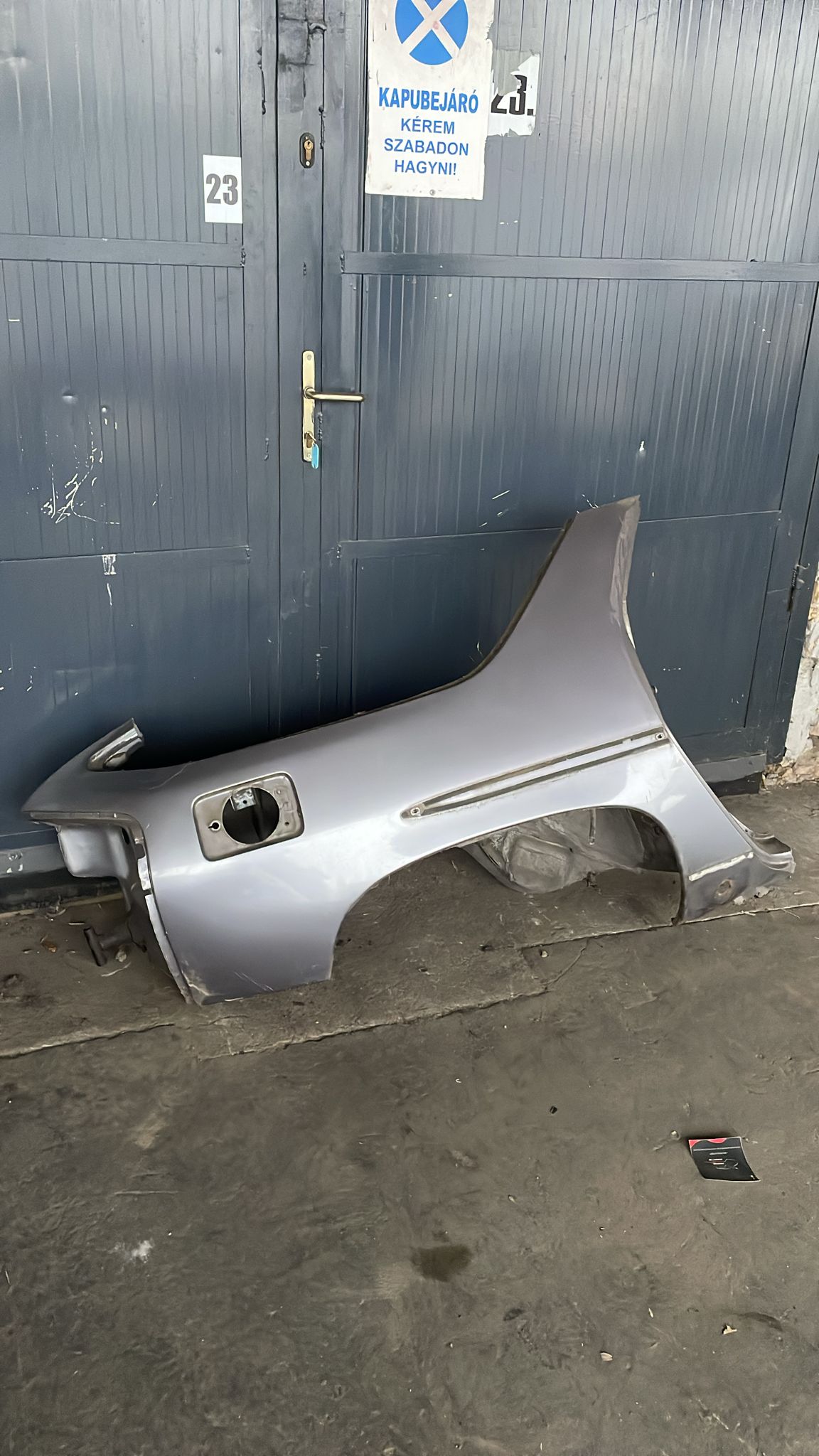 Porsche 928 S4 right rear fender, 92850306219