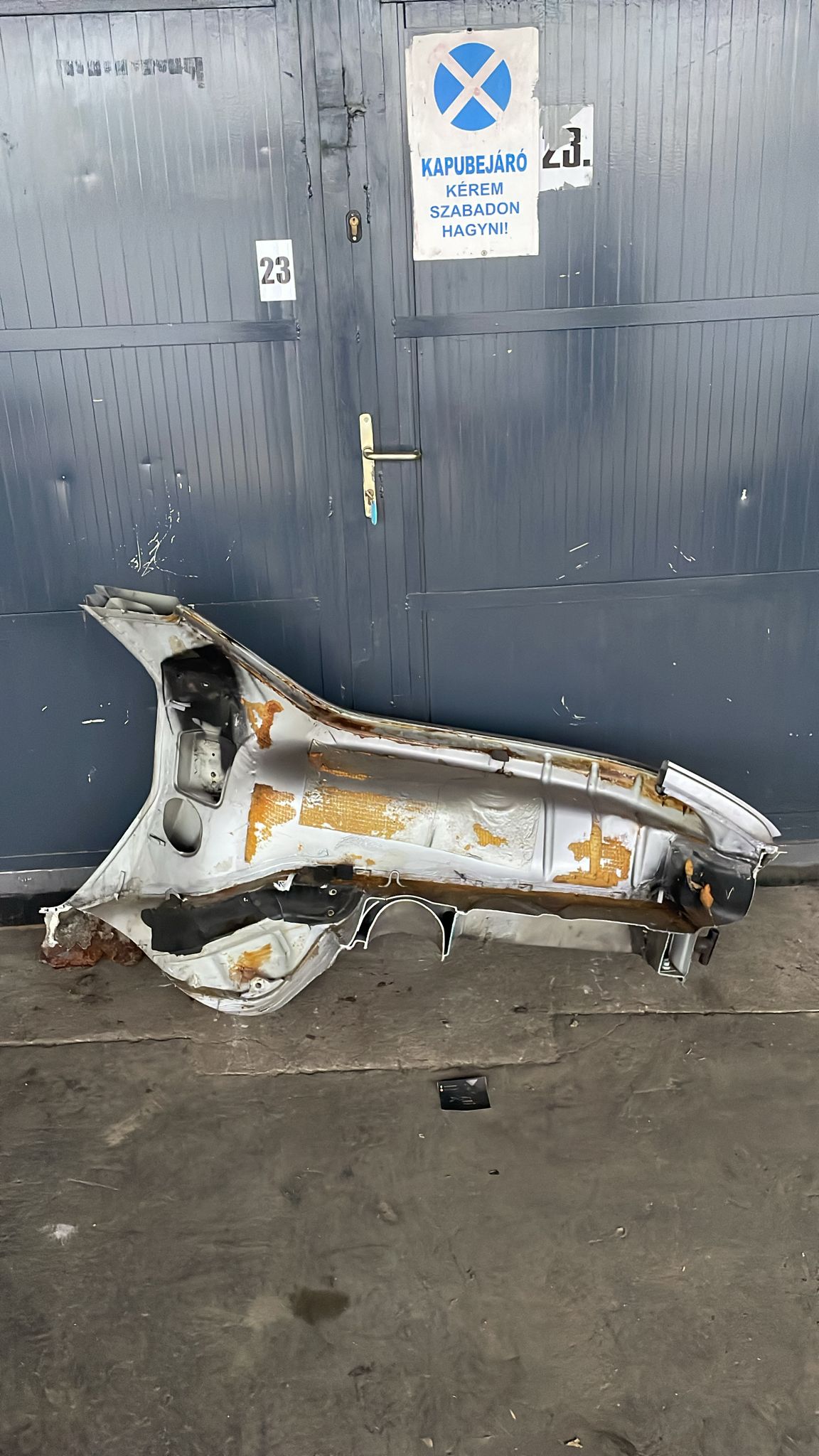 Porsche 928 S4 right rear fender, 92850306219