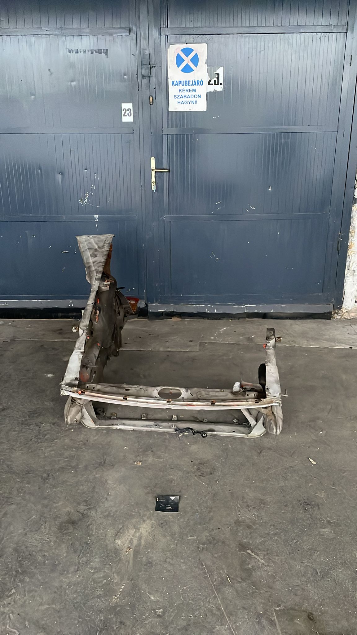 Porsche 928 front cut with right wheel housing 92850194905