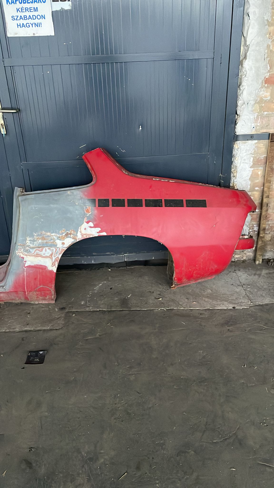 Porsche 924 left rear fender, side section with sill 477809601