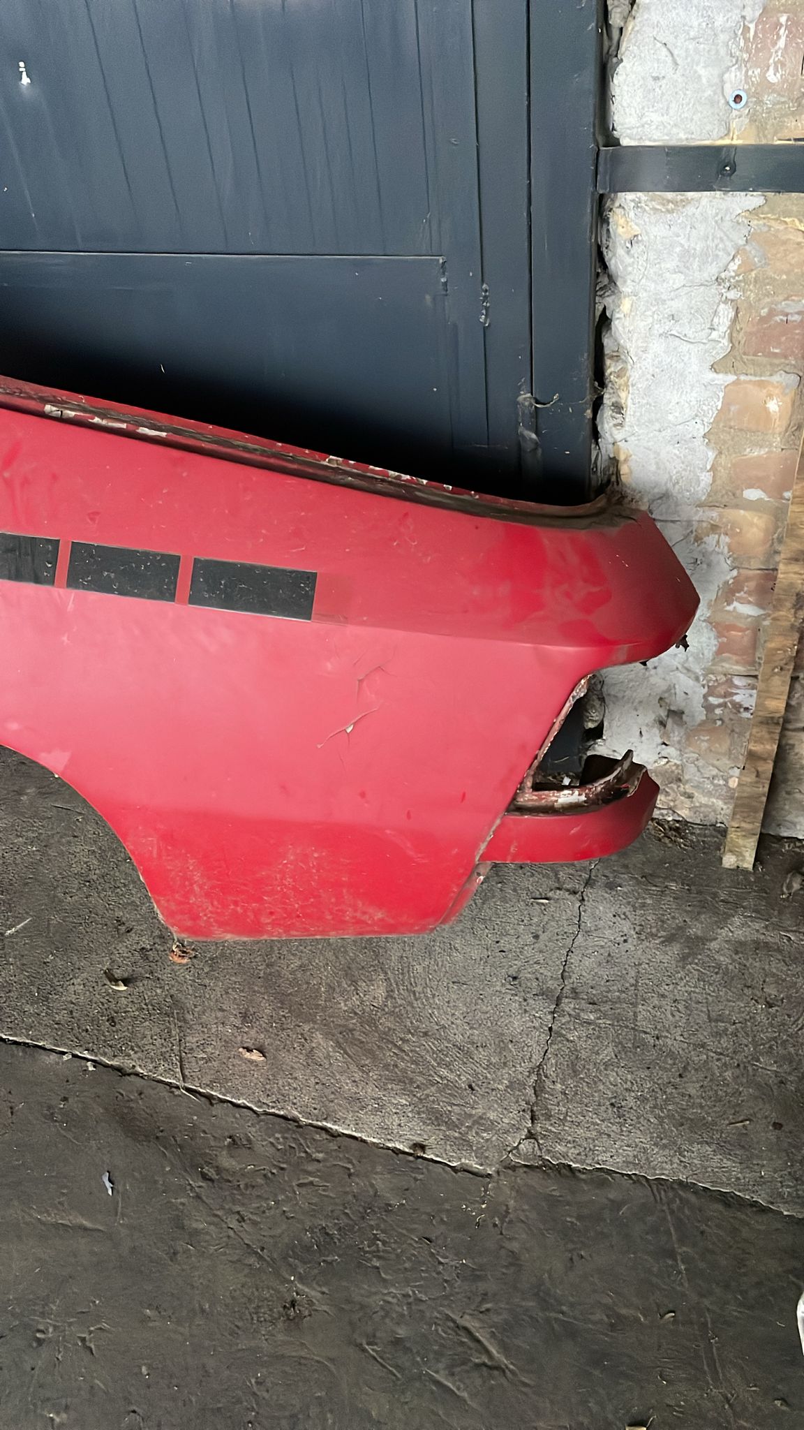 Porsche 924 left rear fender, side section with sill 477809601