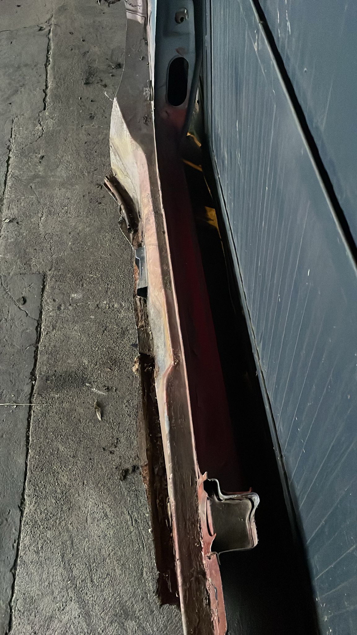 Porsche 924 left rear fender, side section with sill 477809601