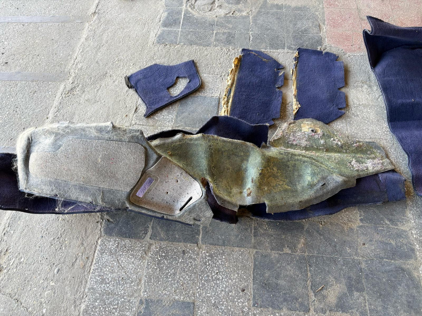 Porsche 944 RHD purple carpet set, NOT complete