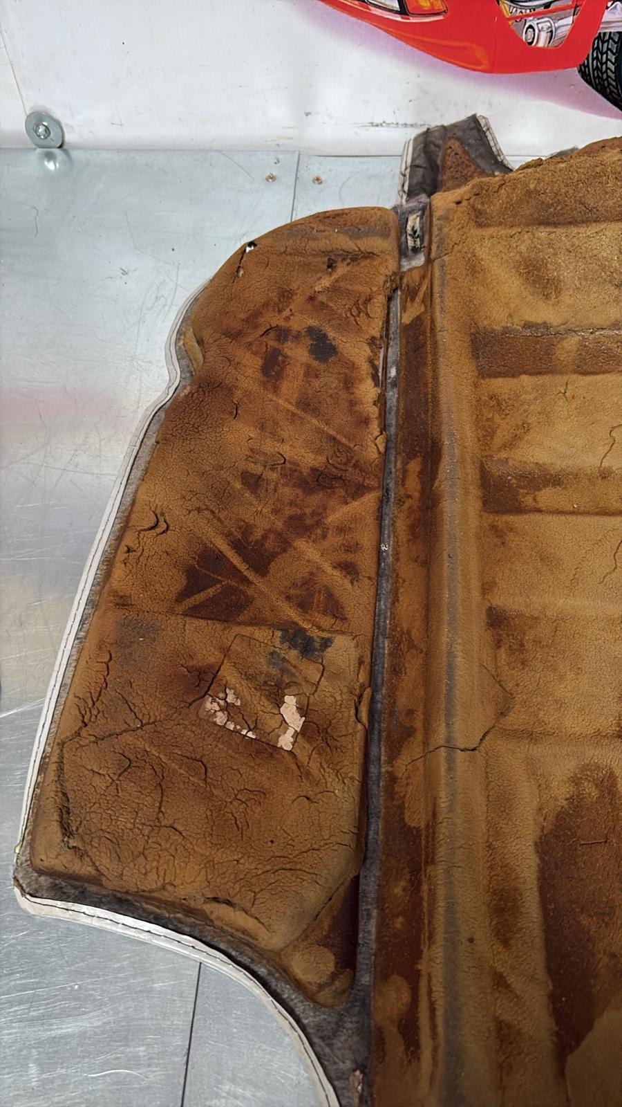 Porsche 924S 944 85.5- boot carpet, champagne, 94555506303 used, space saver wheel type