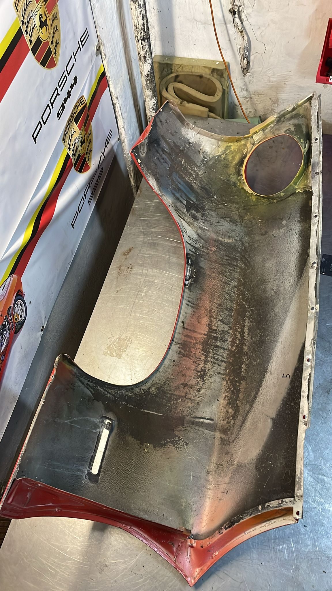 Porsche 928S front right wing, 92850301203 used