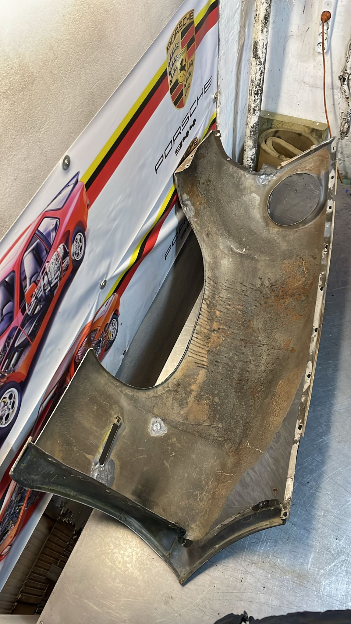 Porsche 928 front right wing, 92850301203 used