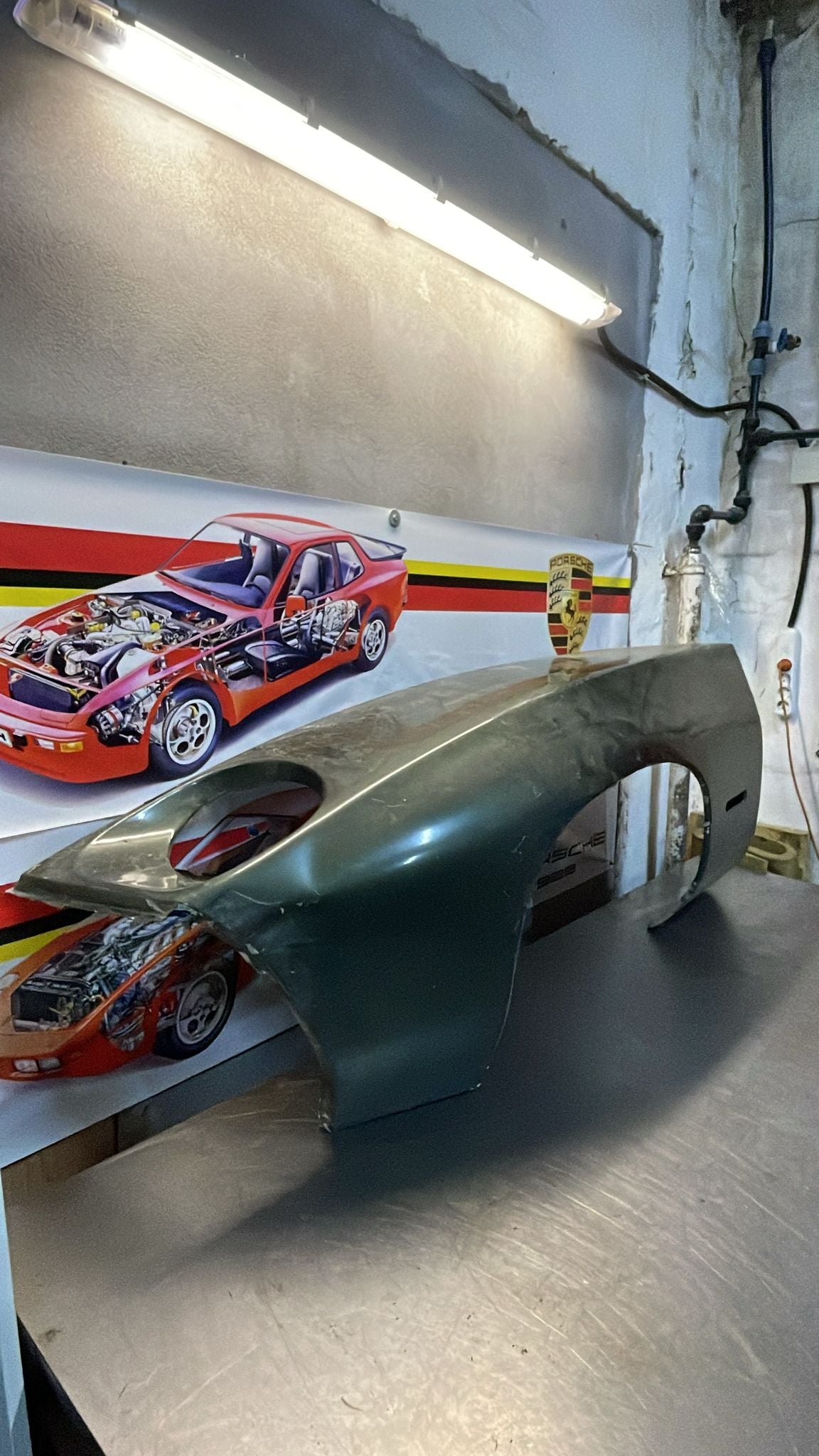 Porsche 928 front left wing, 92850301103 used