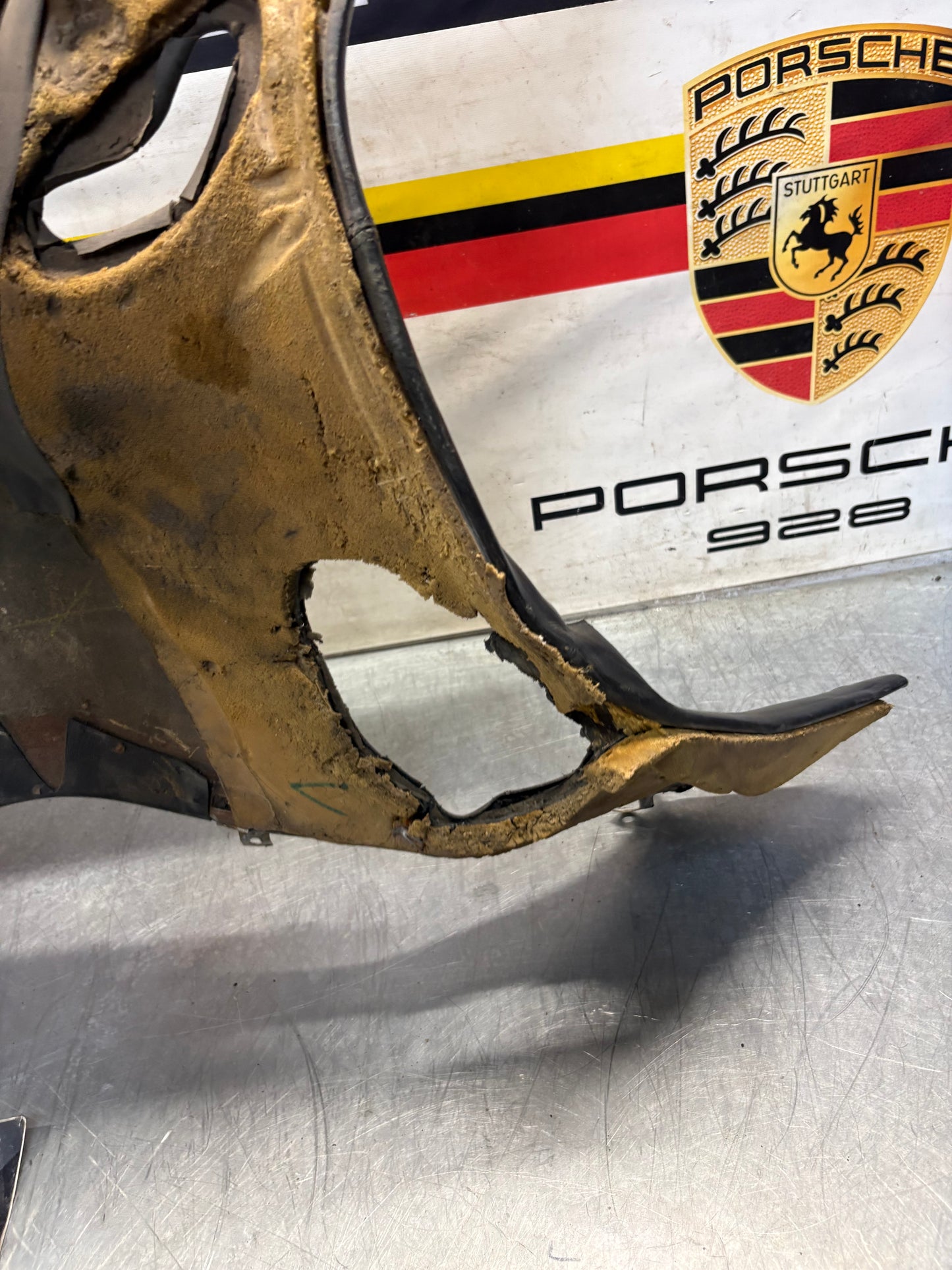 Porsche 928 right side lower side trim panel without loudspeaker, black used 92855502202