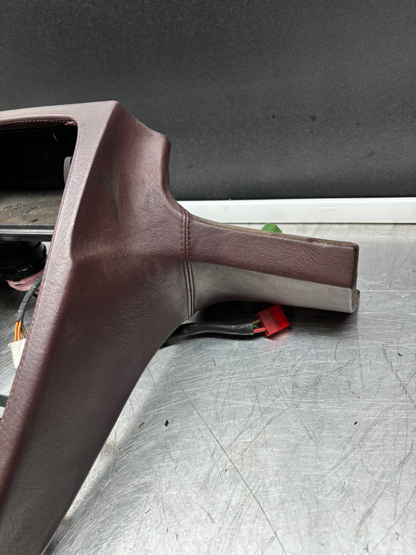 Porsche 928 Center console, burgundy 92755204305 used