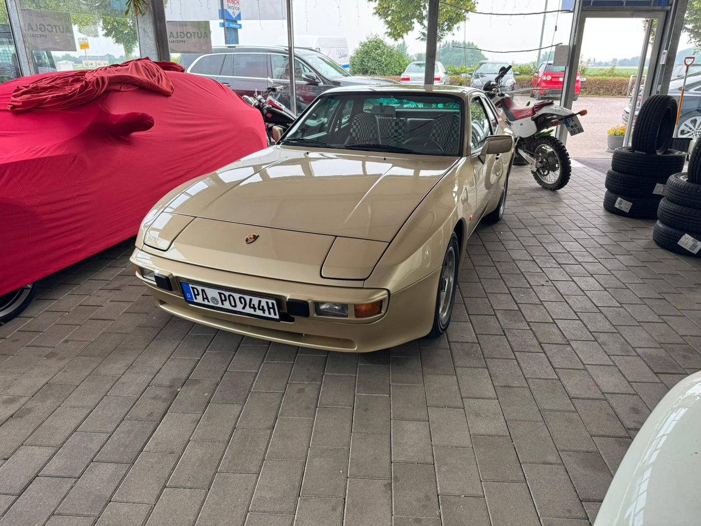 Porsche 944 1984, bolt and nut restored, 400km, LHD