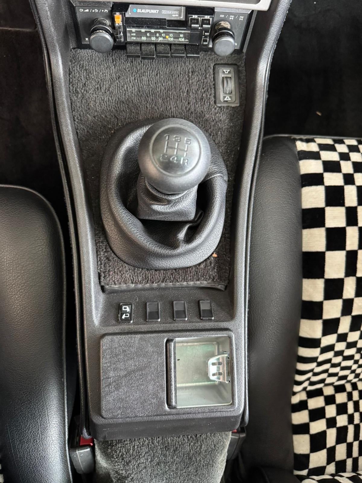 Porsche 944 1984, bolt and nut restored, 400km, LHD