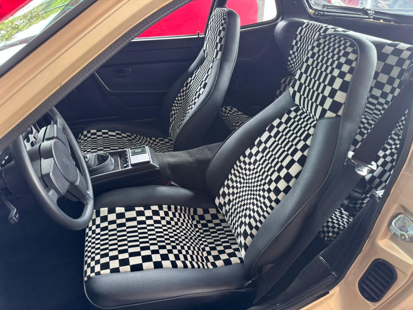 Porsche 944 1984, bolt and nut restored, 400km, LHD