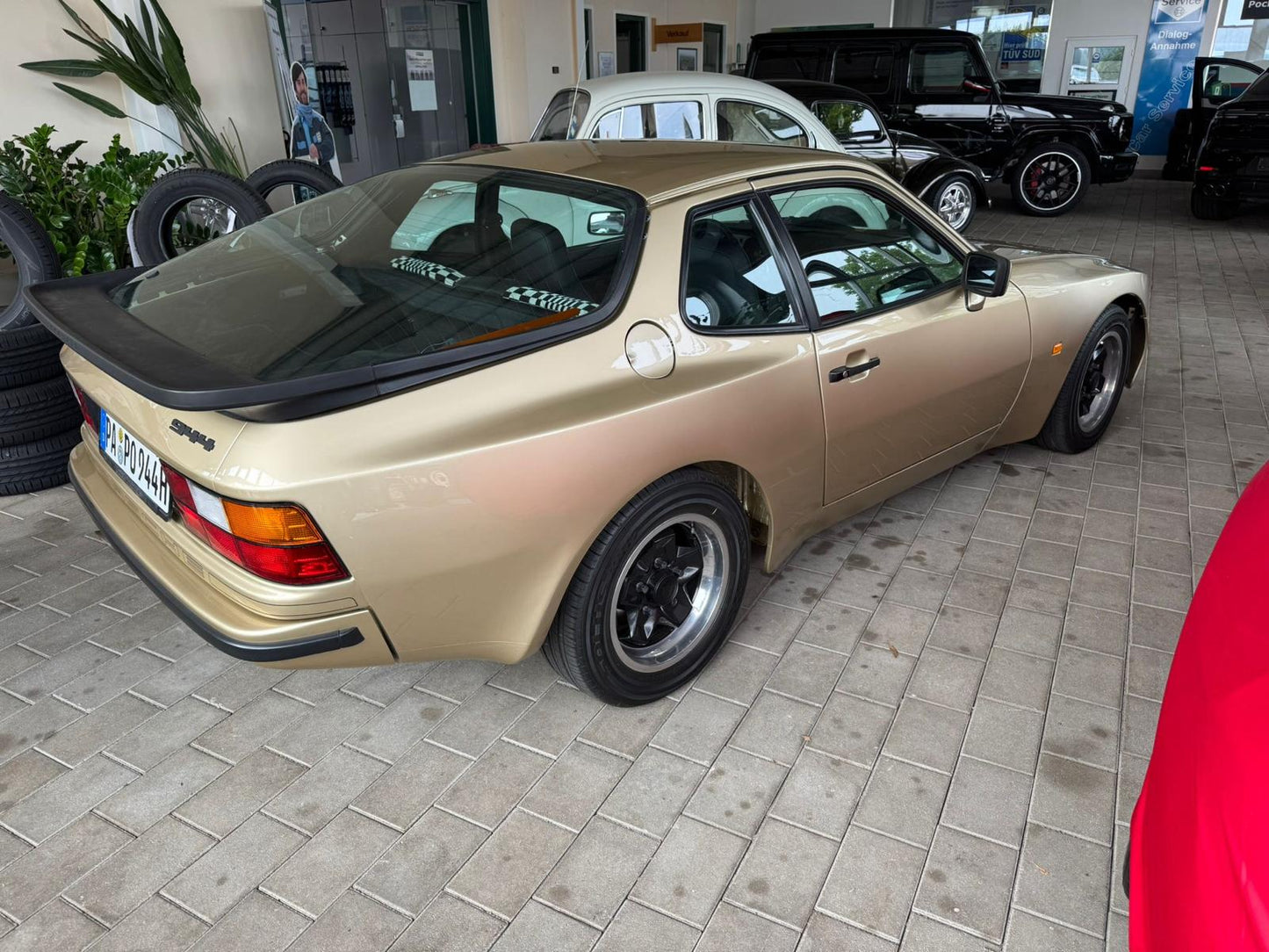 Porsche 944 1984, bolt and nut restored, 400km, LHD