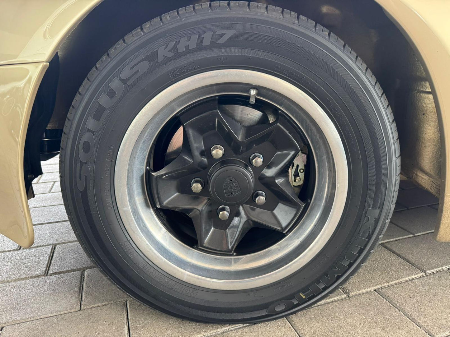 Porsche 944 1984, bolt and nut restored, 400km, LHD