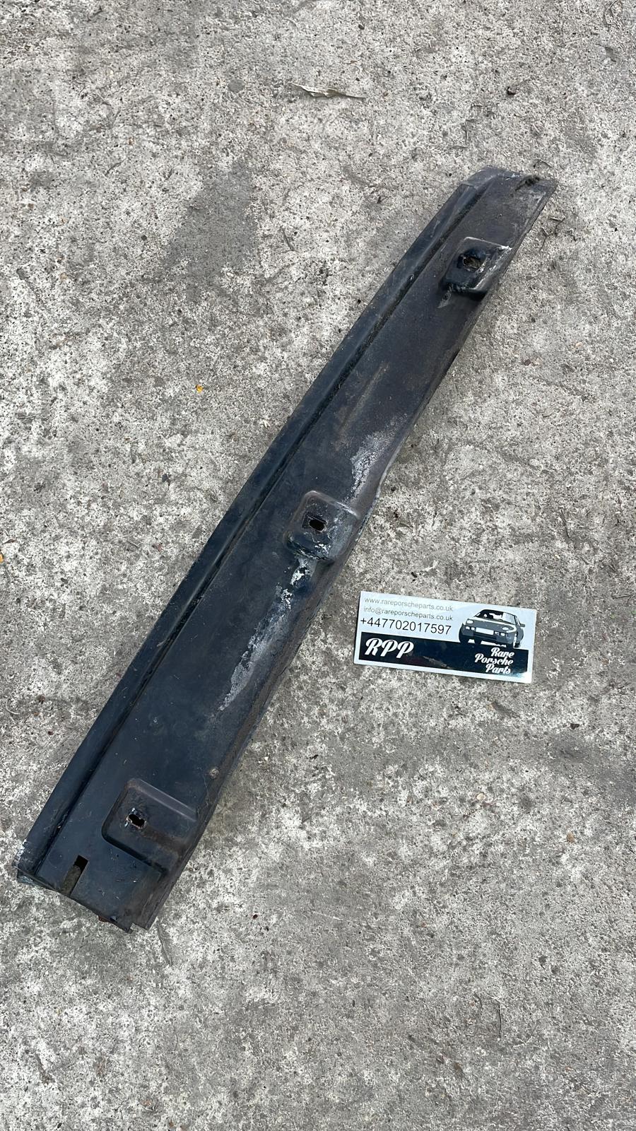 Porsche 928 plastic cover under the wing 92850431702 left, used