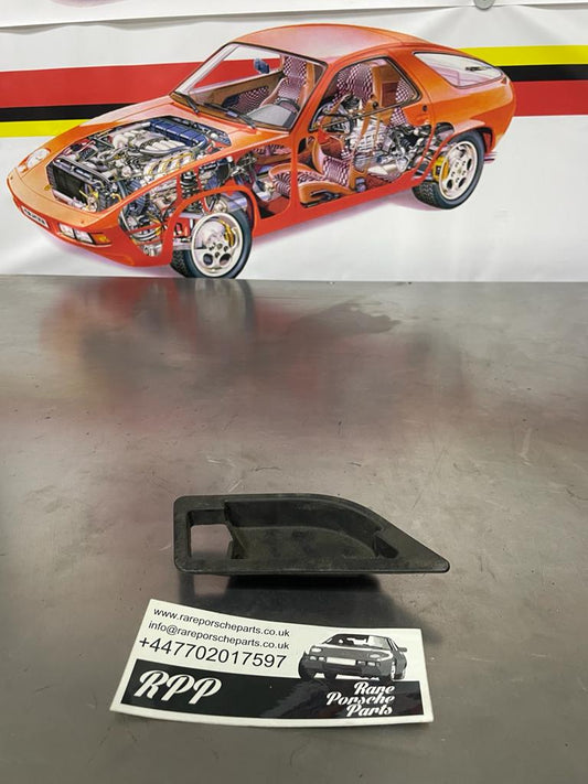 Inserto per maniglia interna della portiera Porsche 928 destro, usato 92853754502