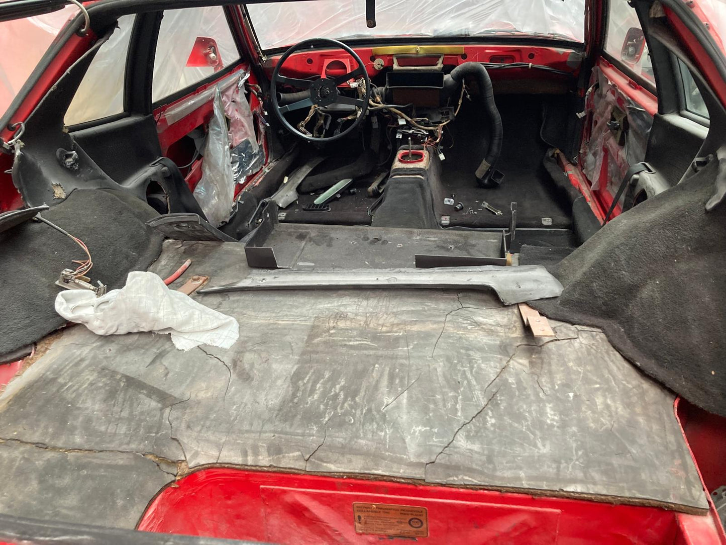 Porsche 944, 1983 rolling shell, project, rust free, German paperwork LHD