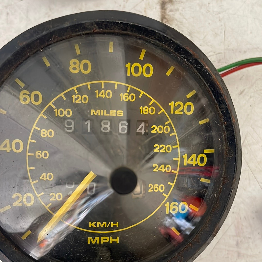 Porsche 944 Tachometer zeigt 91864 Meilen an, 94464103600, gelbes Zifferblatt, Ersatzteile oder Reparatur, gebraucht