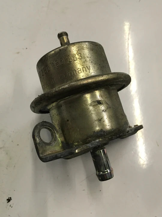 Porsche 944S fuel pressure regulator damper. Used. 0 280 160 263 – Rare ...