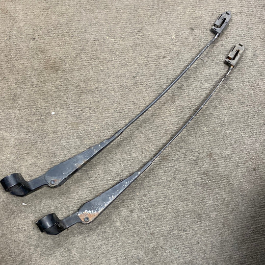 Porsche 944 front wiper arms. Oval dash cars. 1988 onwards. (for refurb)