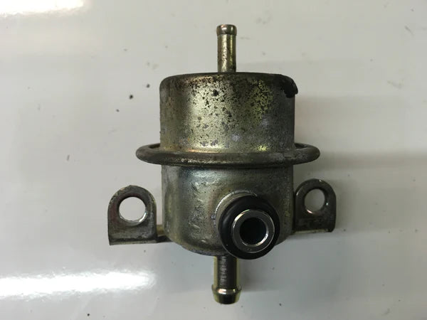 Porsche 944 fuel pressure damper. (Bosch). 0280160227 0 280 160 227 ...