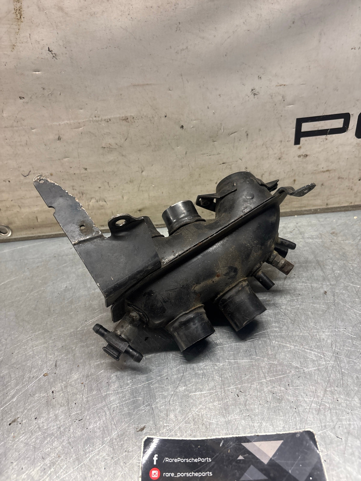 Porsche 914 1.8 air distributor housing