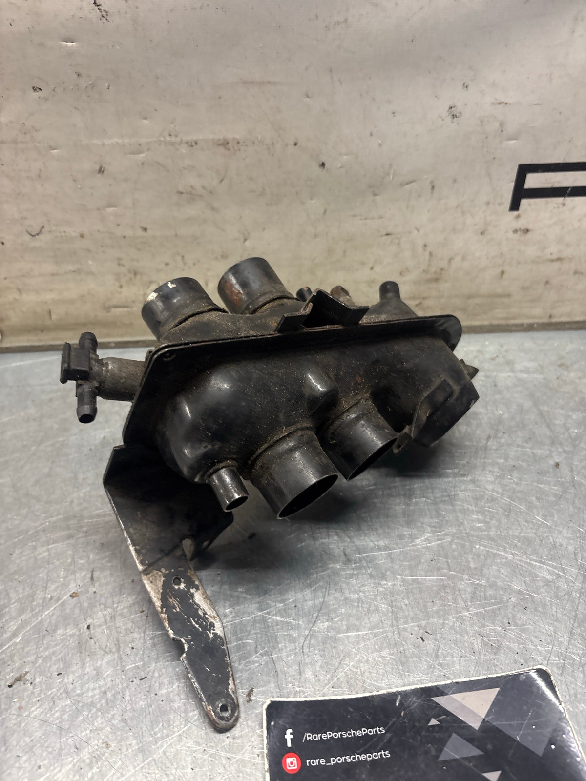 Porsche 914 1.8 air distributor housing