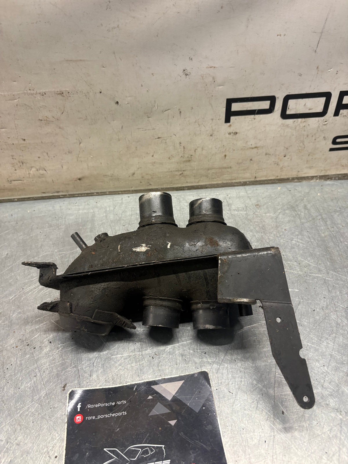 Porsche 914 1.8 air distributor housing