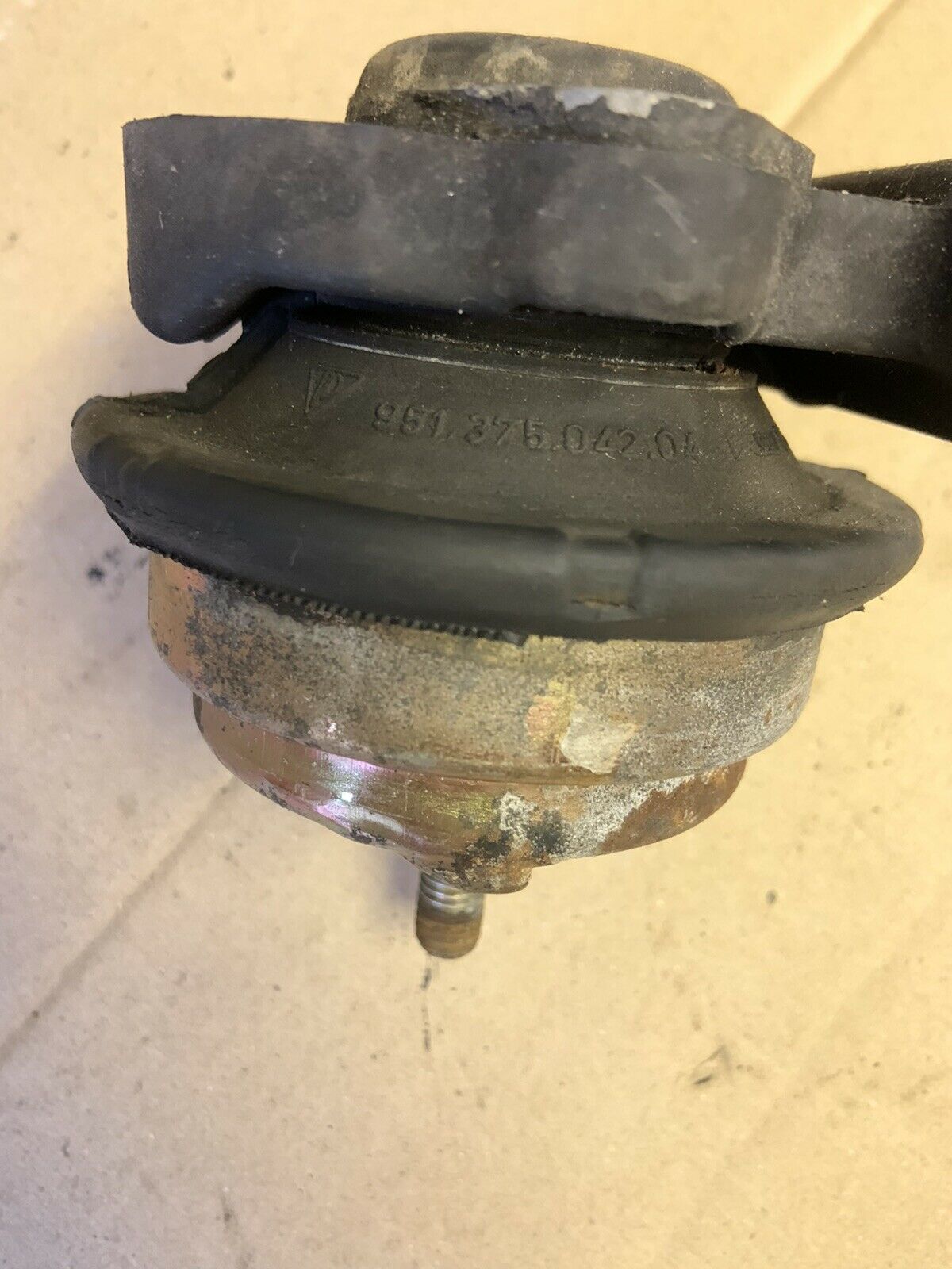 URO Parts Mount 11811140985 | O'Reilly Auto Parts