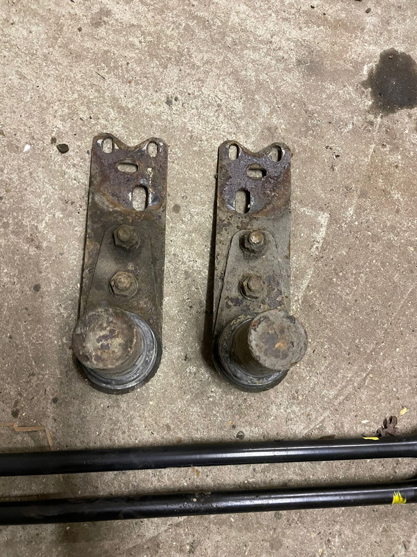 Porsche 944 Early left & Right torsion bar spring plate, Torsion Bars