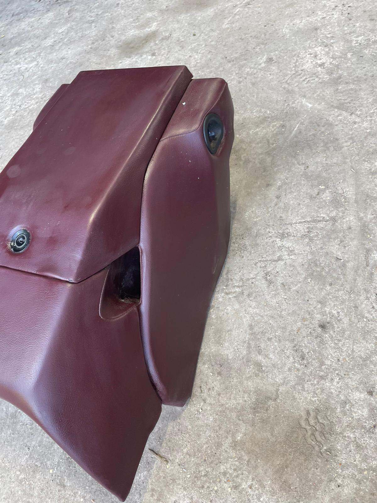 Porsche 928S Mittelkonsole, Armlehne hinten, Burgrundy, ohne Schlüssel 92852206757 92852206150 gebraucht