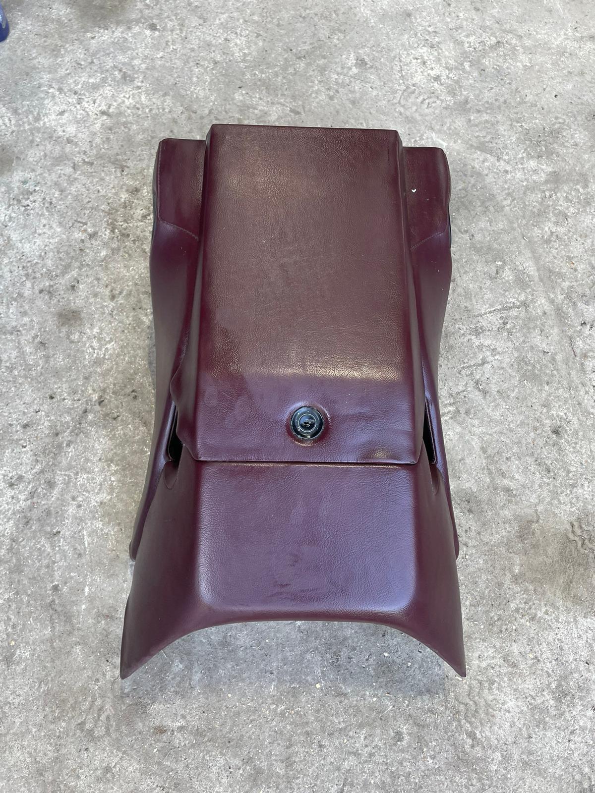 Porsche 928S Mittelkonsole, Armlehne hinten, Burgrundy, ohne Schlüssel 92852206757 92852206150 gebraucht